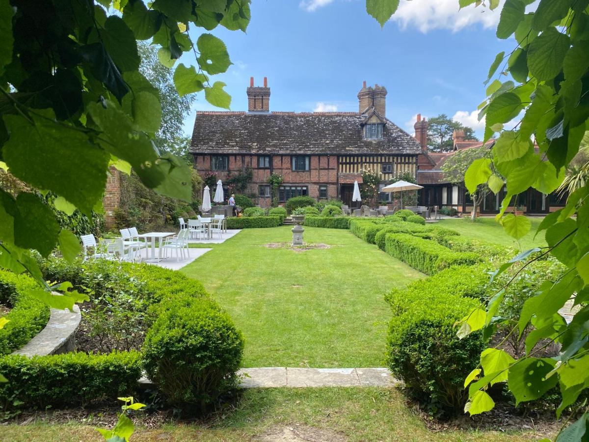 Langshott Manor - Luxury Hotel Gatwick Horley Exterior foto